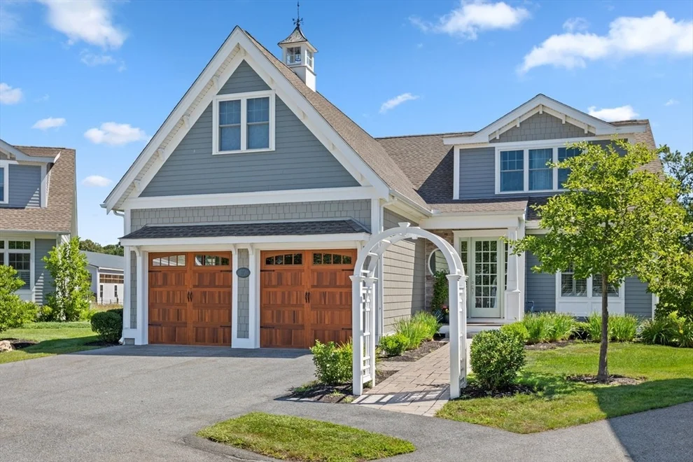 Unit for sale at 17 Canter Brook Lane, Hamilton, MA 01982