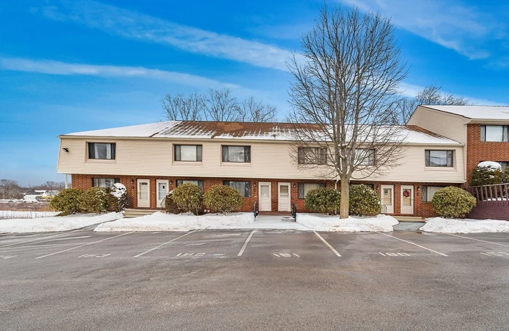 Unit for sale at 3 Sterling Ln, Haverhill, MA 01835