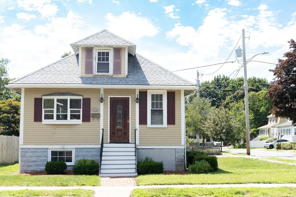 Unit for sale at 204 Main Street, Melrose, MA 02176