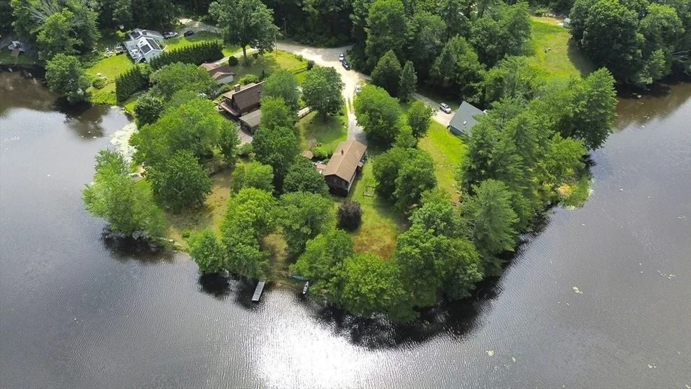 Unit for sale at 59 Shoreline Dr, West Brookfield, MA 01585