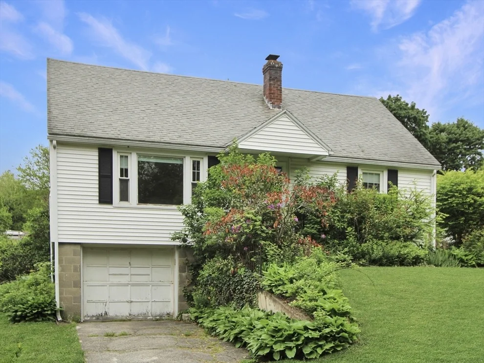 Unit for sale at 8 Van Ness Ave, Shrewsbury, MA 01545