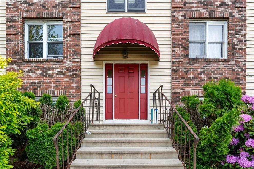 Unit for sale at 10 Nuttall Ln, Worcester, MA 01604