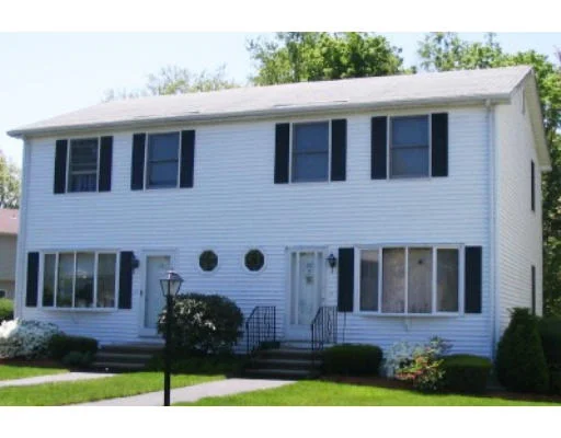 Unit for sale at 20 Northwoods Circle, Woburn, MA 01801