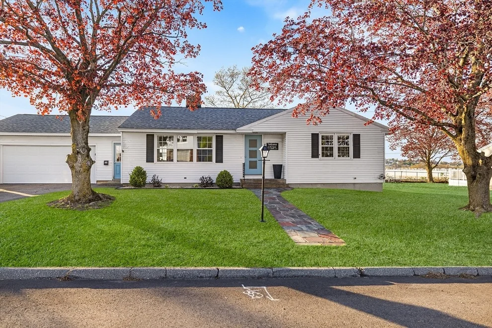 Unit for sale at 26 Mount Vernon Cir, Lawrence, MA 01843