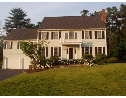 Unit for sale at 12 Vose Ln, Walpole, MA 02032