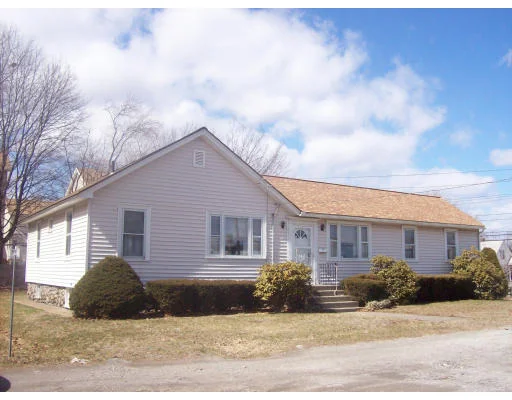Unit for sale at 2 Saybrook Rd, Worcester, MA 01604