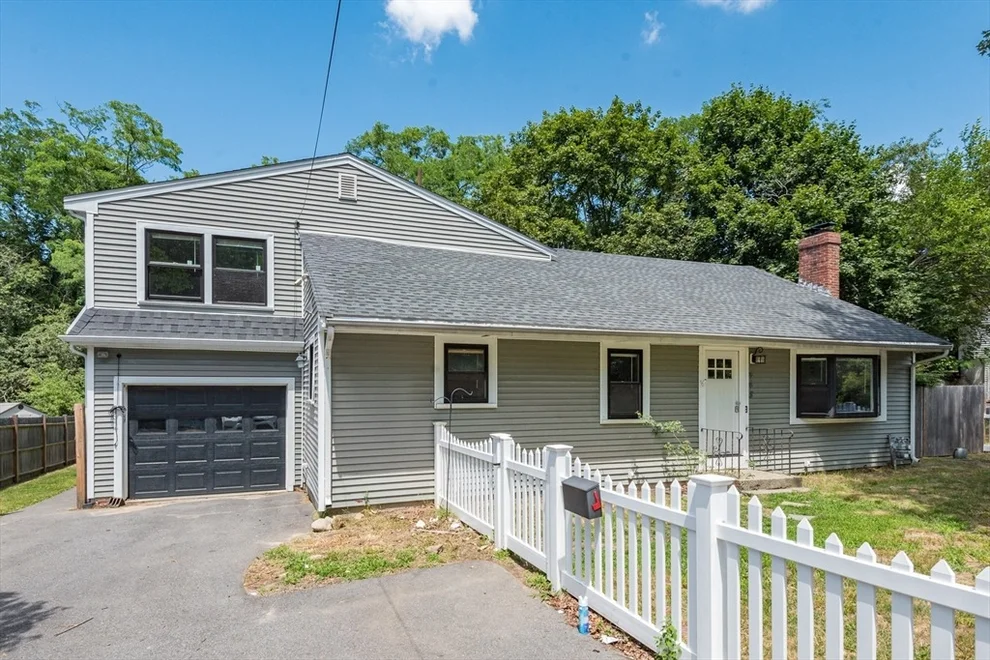 Unit for sale at 483 Liberty St, Braintree, MA 02184