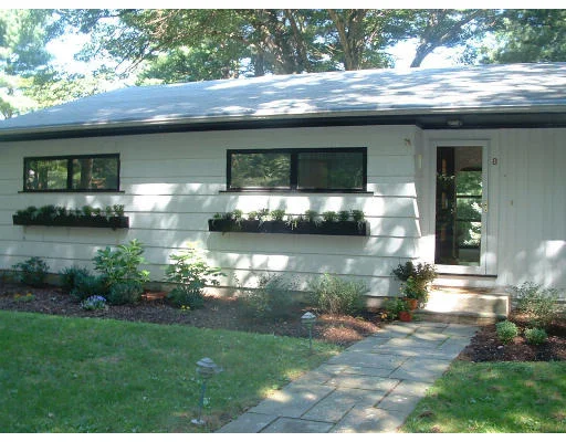 Unit for sale at 8 Rathbun Rd, Natick, MA 01760