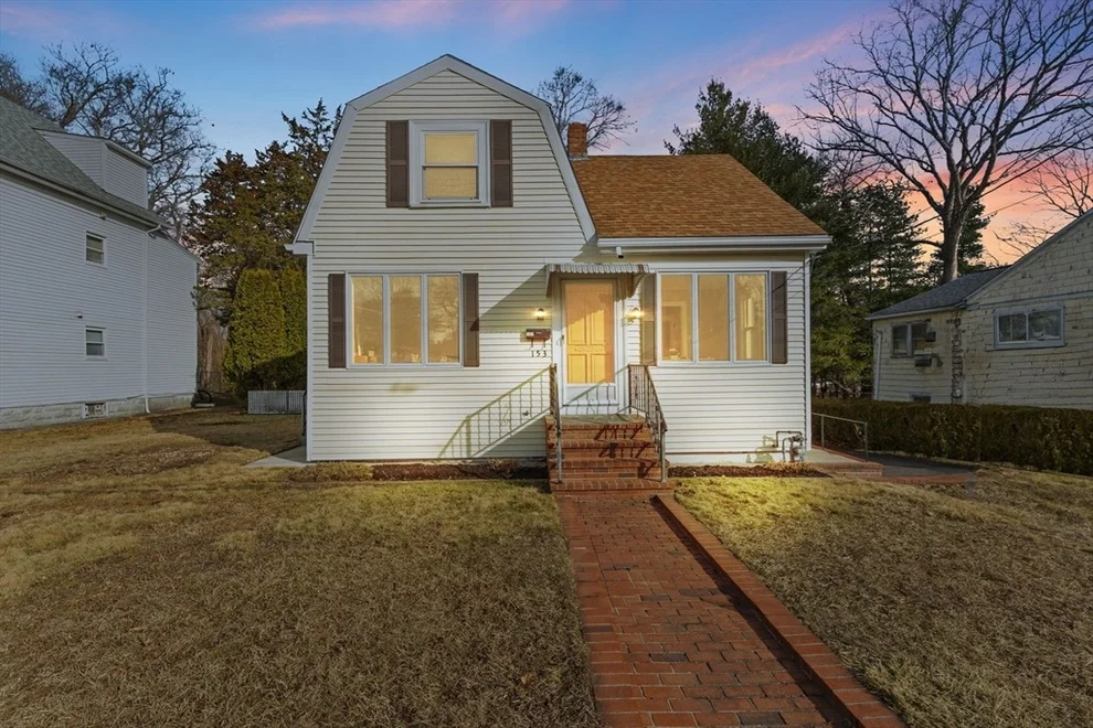 Unit for sale at 153 Oak St, Taunton, MA 02780