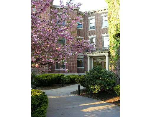 Unit for sale at 169 Washington, Newton, MA 02458