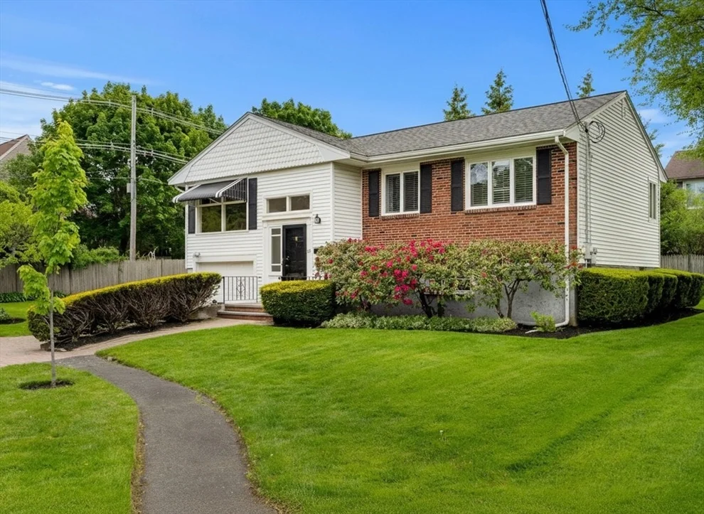 Unit for sale at 25 Countryside Ln, Marblehead, MA 01945