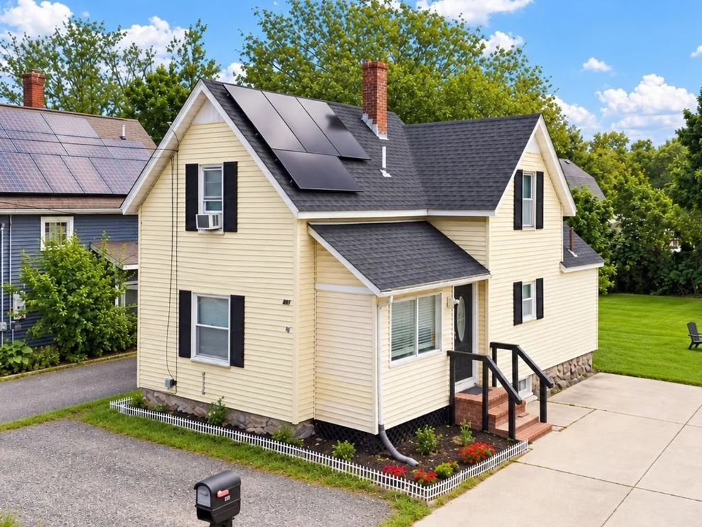 Unit for sale at 861 Pleasant St, Attleboro, MA 02703