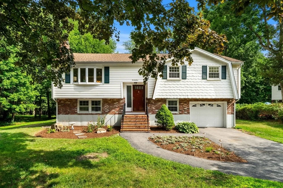 Unit for sale at 21 Freeport Dr, Burlington, MA 01803