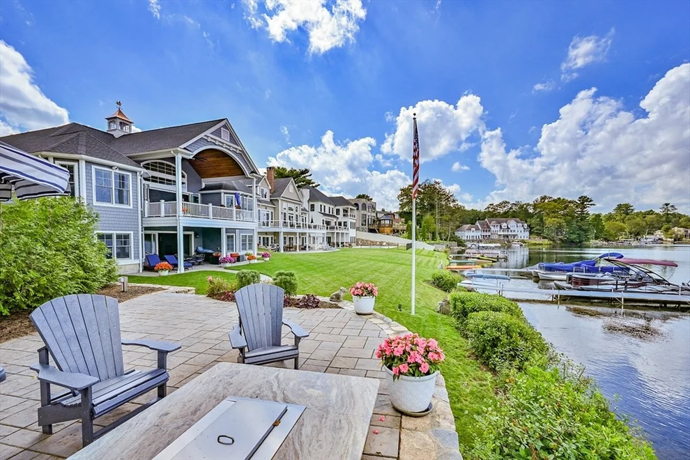 Unit for sale at 15 Bates Grove Rd, Webster, MA 01570