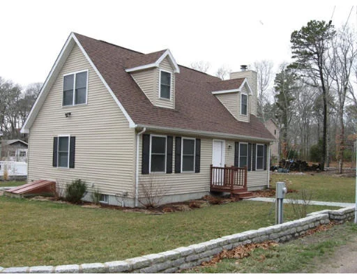 Unit for sale at 7 Huntington Ave, Oak Bluffs, MA 02568