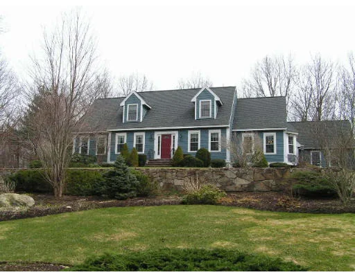Unit for sale at 8 Leitrim Ln, Chelmsford, MA 01824