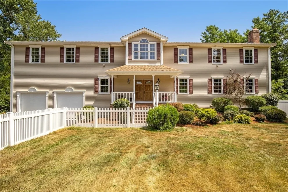 Unit for sale at 220 Mattapoisett Rd, Rochester, MA 02770