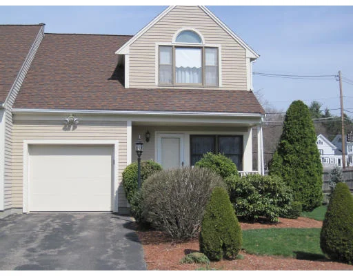 Unit for sale at 8 Evergreen Cir, Norwood, MA 02062