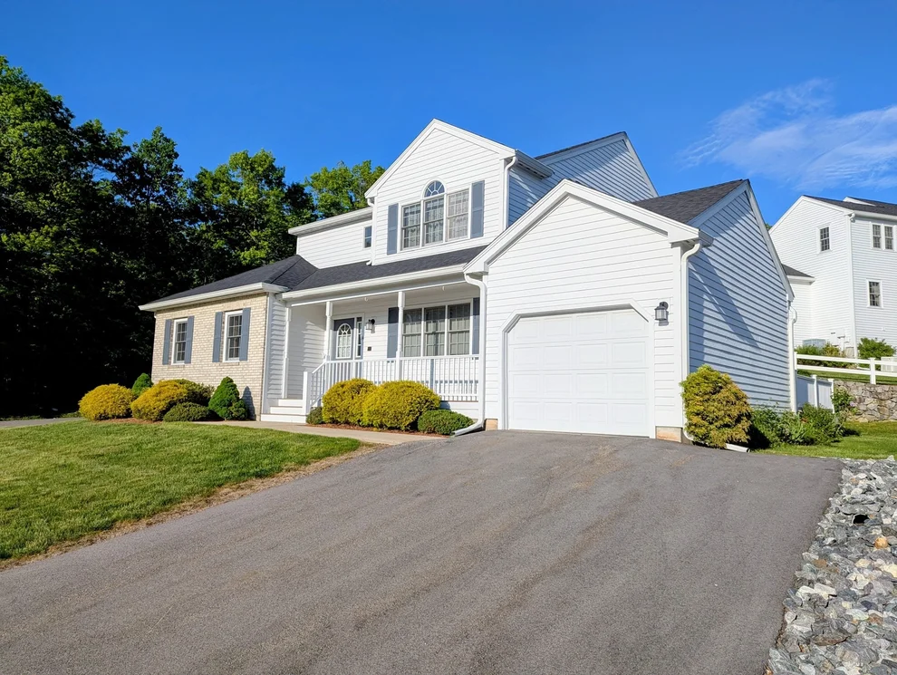 Unit for sale at 14 Crab Apple Ln, Franklin, MA 02038
