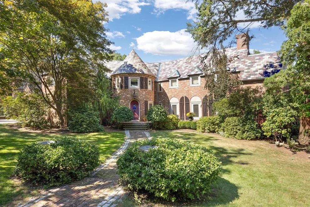Unit for sale at 205 Waban Ave, Newton, MA 02468