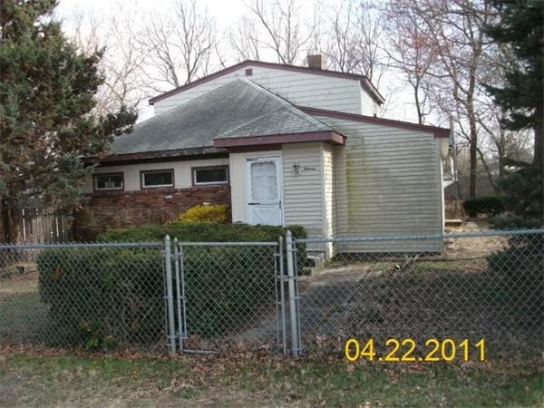 Unit for sale at 11 Andover Ave, Attleboro, MA 02703