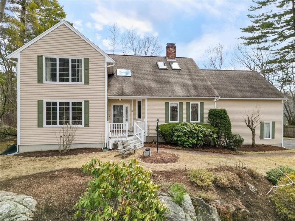 Unit for sale at 6 Middlebury Ln, Beverly, MA 01915