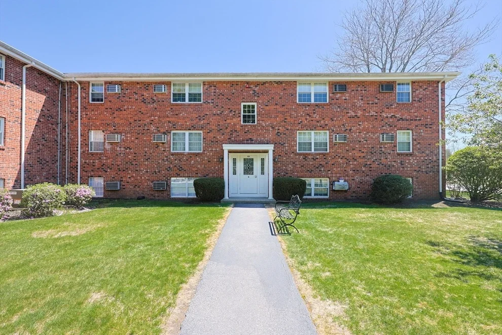 Unit for sale at 89 Pleasant St, Medfield, MA 02052