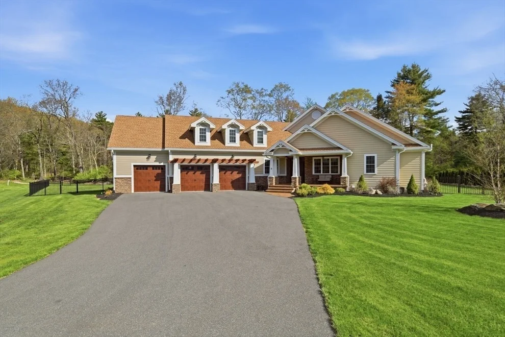 Unit for sale at 8 Fitch Farm Way, Southampton, MA 01073