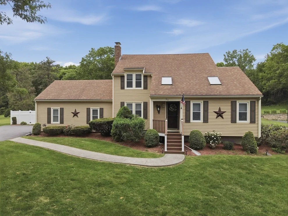 Unit for sale at 35 Blueberry Hill, Webster, MA 01570