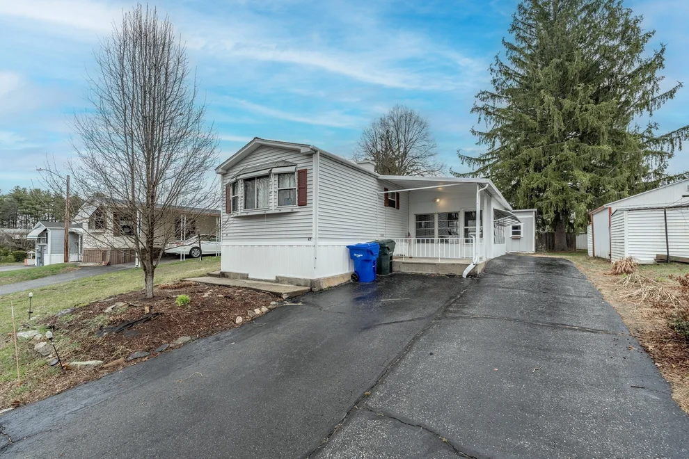 Unit for sale at 70 Shumway, Springfield, MA 01119