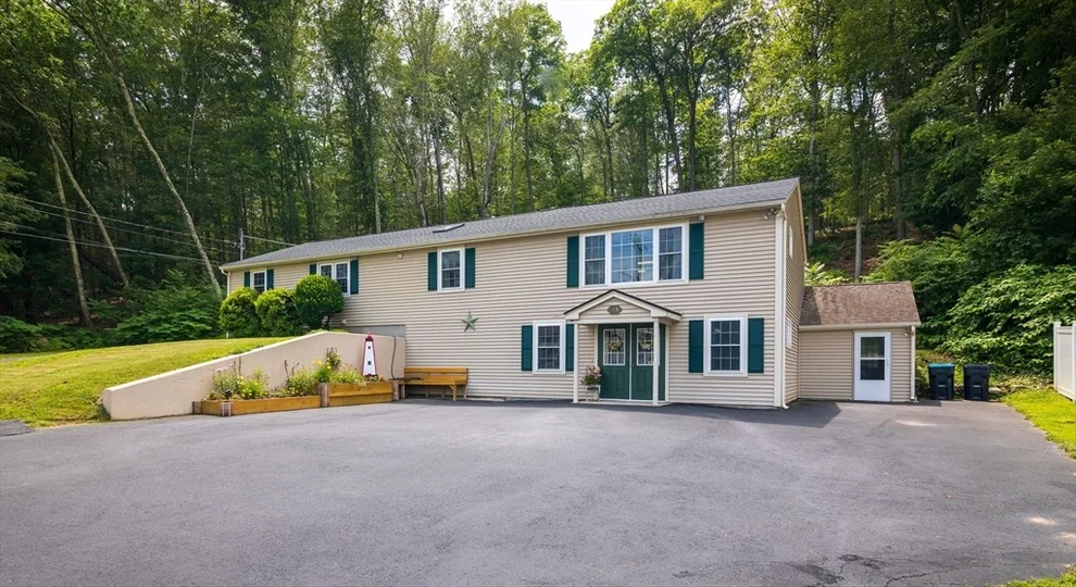 Unit for sale at 213 Pomfret, Putnam, CT 06260