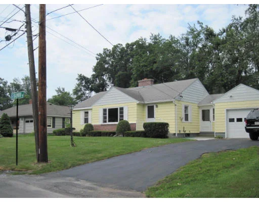 Unit for sale at 6 Edgewood Road, Shrewsbury, MA 01545