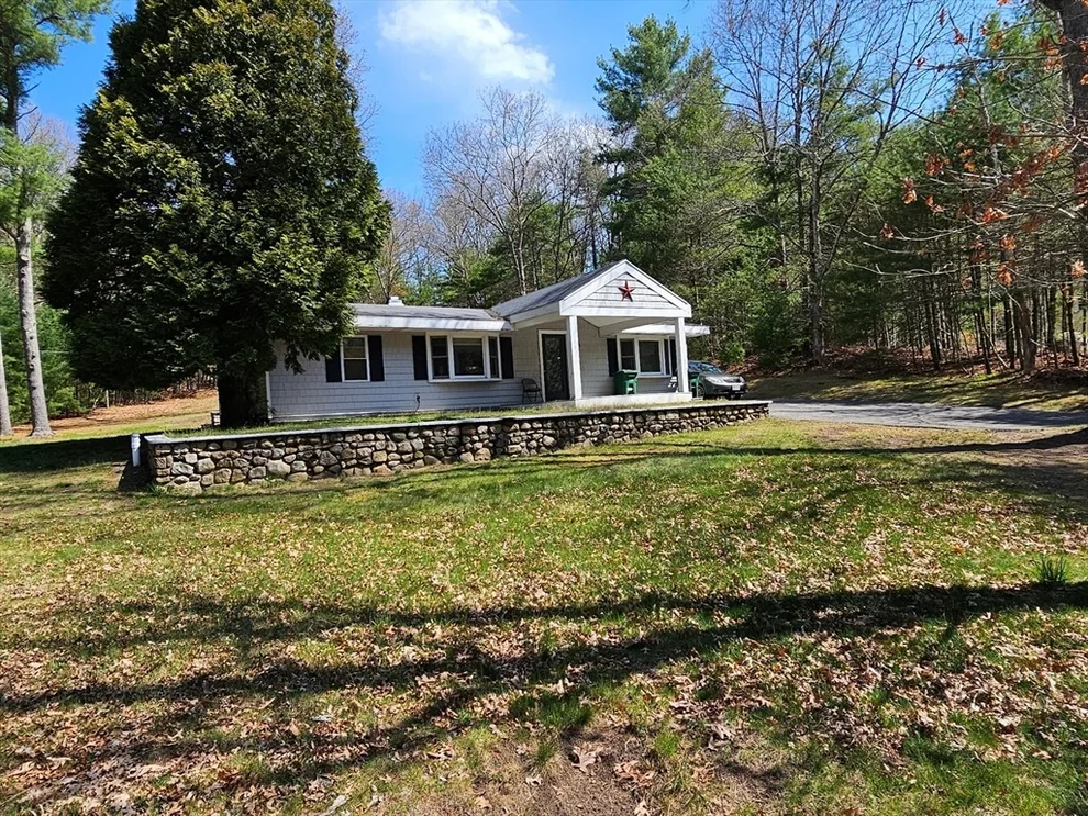 Unit for sale at 138 Pleasant St, Pembroke, MA 02359