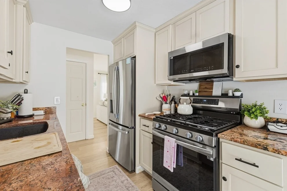 Unit for sale at 239 Powderhorn Dr, Taunton, MA 02780