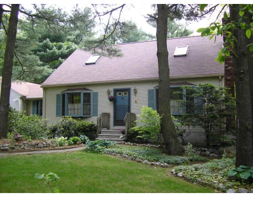 Unit for sale at 3 Florence St, Franklin, MA 02038