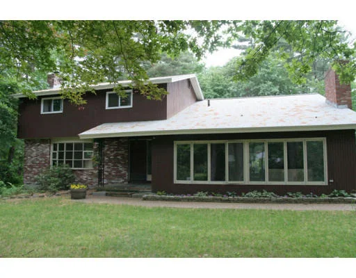 Unit for sale at 15 Surrey Lane, Sudbury, MA 01776