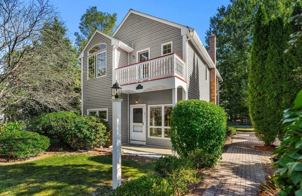 Unit for sale at 233 Lakeshore Dr, Wayland, MA 01778
