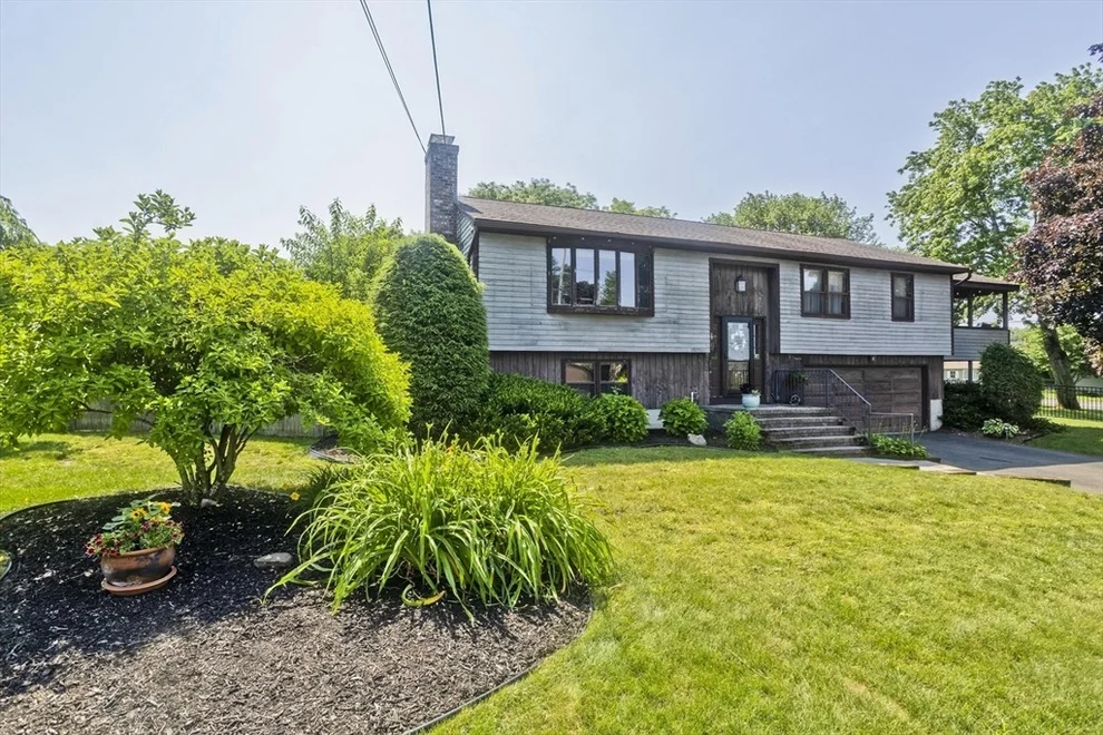 Unit for sale at 9 Dowds Ln, Chicopee, MA 01020