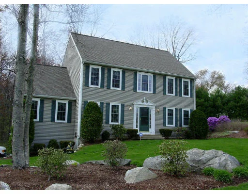 Unit for sale at 16 Berkshire Rd, Shrewsbury, MA 01545