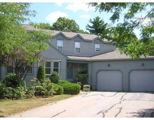 Unit for sale at 60 Bayberry Cmn, Franklin, MA 02038