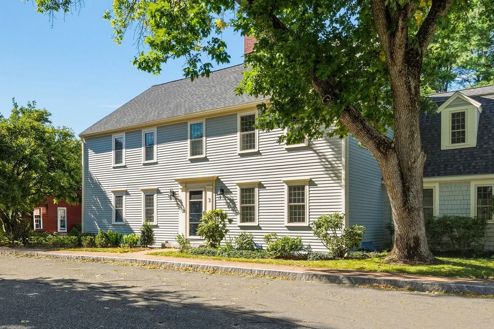 Unit for sale at 3 Seaborn Place, Lexington, MA 02420