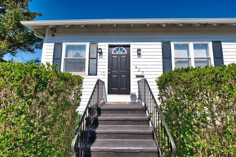 Unit for sale at 627 King St, Fall River, MA 02724