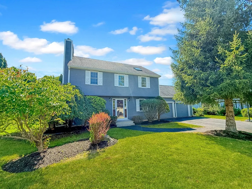 Unit for sale at 5 Swan Cir, Shrewsbury, MA 01545