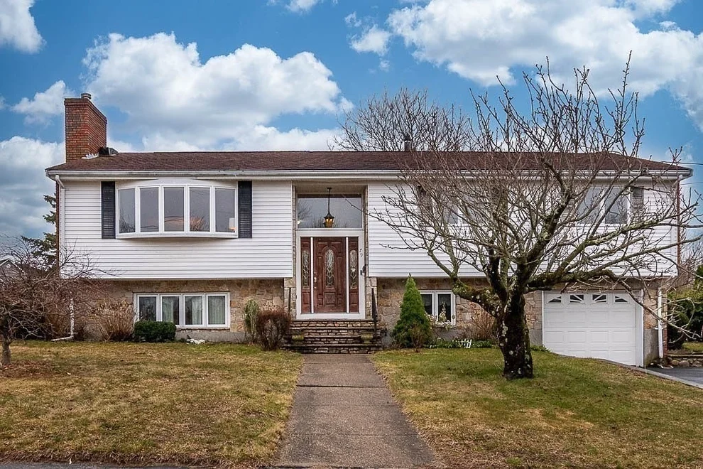 Unit for sale at 79 Wedgewood Dr, Norwood, MA 02062