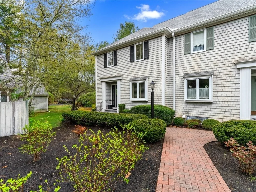 Unit for sale at 225 Lincoln St, Duxbury, MA 02332