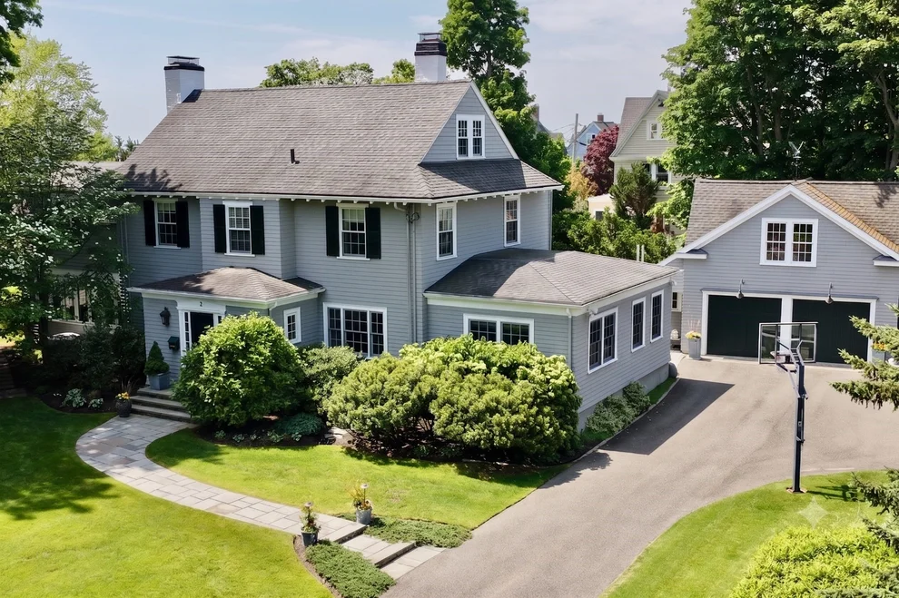 Unit for sale at 5 Bartlett St, Marblehead, MA 01945