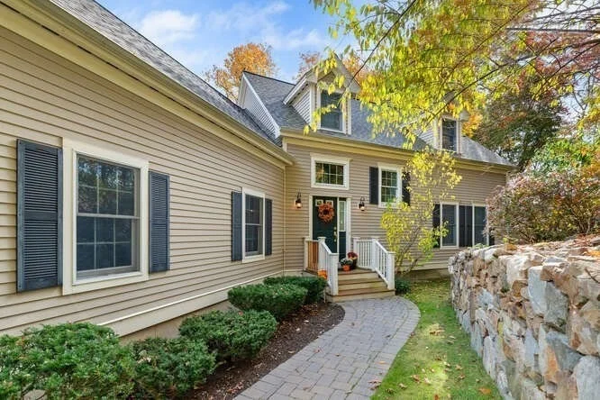 Unit for sale at 10 Smith Farm Ln, Lexington, MA 02421