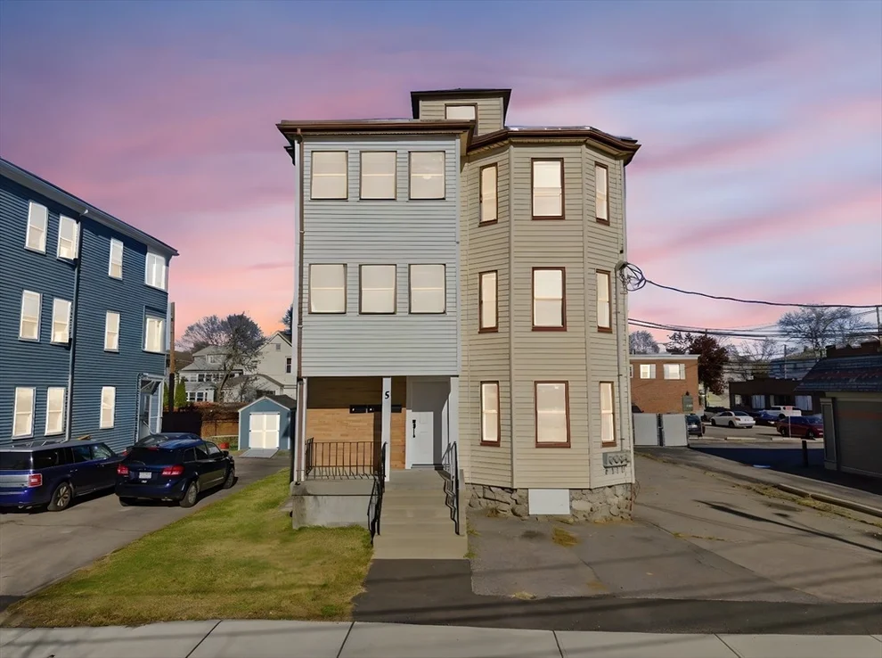 Unit for sale at 5 Atwood Ave, Norwood, MA 02062