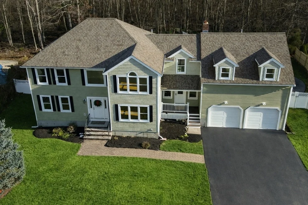 Unit for sale at 189 Sheri Ln, Weymouth, MA 02190
