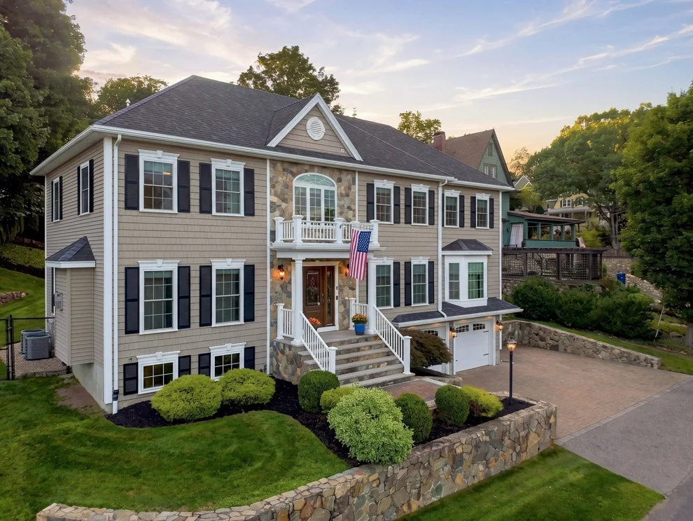 Unit for sale at 5 Dell Ave, Wakefield, MA 01880